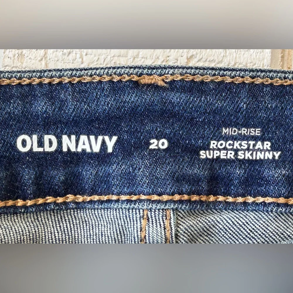 Old Navy Women’s‎ Rockstar Super Skinny Mid Rise Jeans Med Wash Size 20